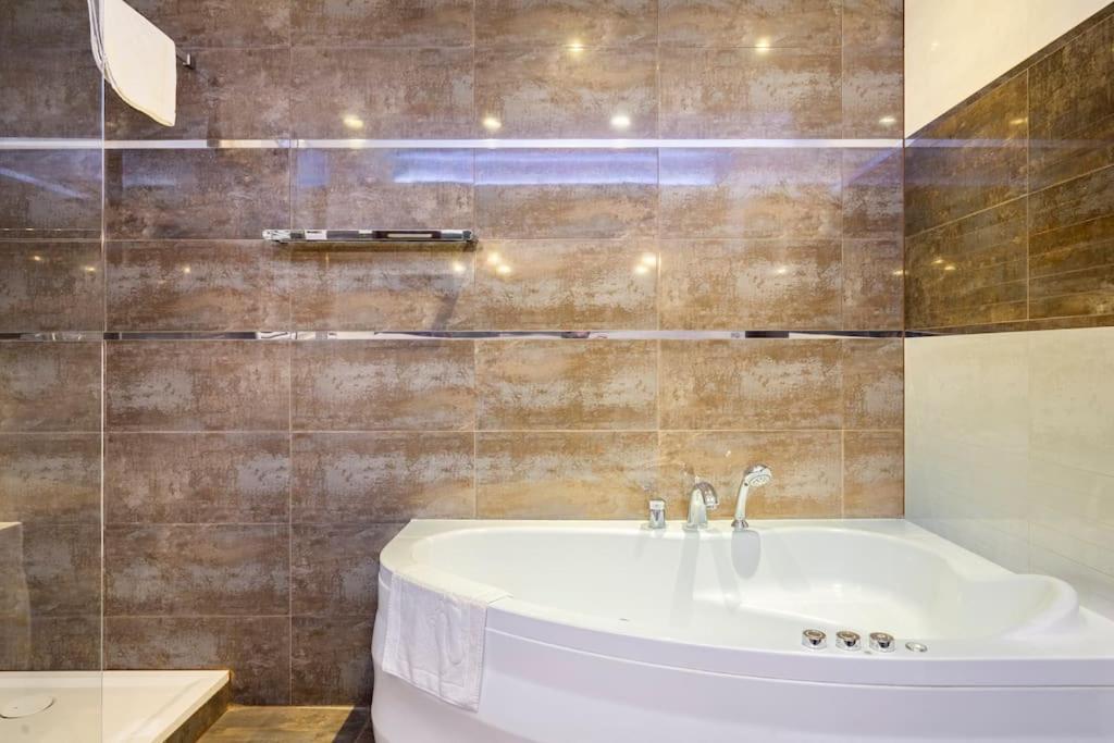 Floriańska Glamour Apartments Cracovie Extérieur photo