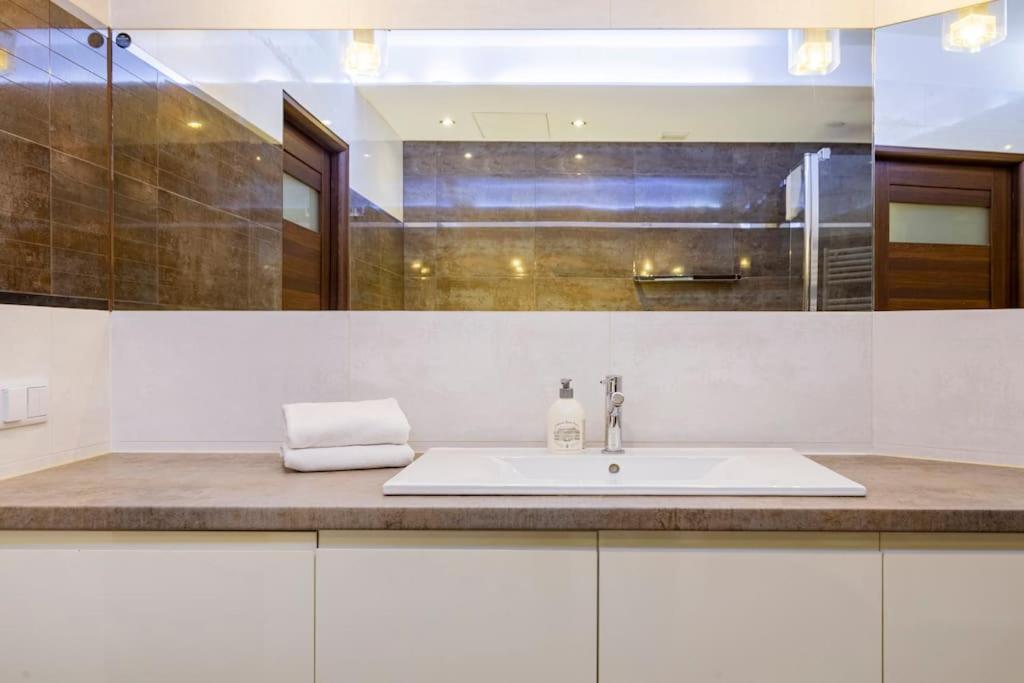 Floriańska Glamour Apartments Cracovie Extérieur photo